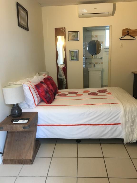 Black Marlin Motel Иннисфейл Экстерьер фото