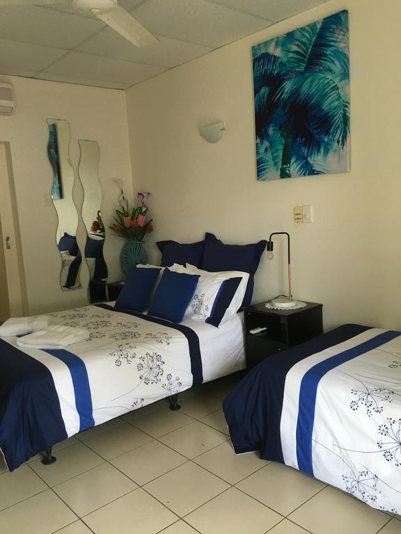 Black Marlin Motel Иннисфейл Экстерьер фото
