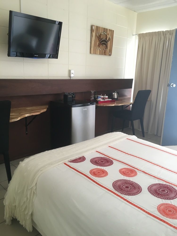 Black Marlin Motel Иннисфейл Экстерьер фото